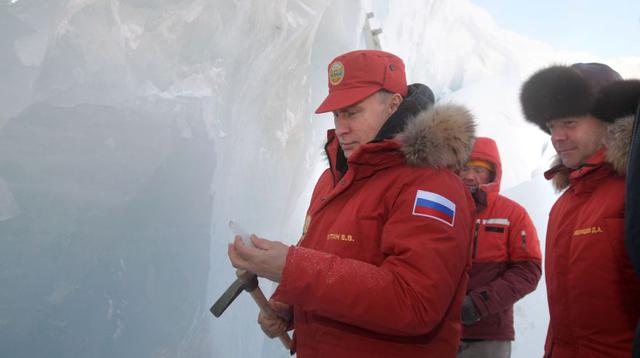 Putin viaja al Ártico para inspeccionar la limpieza de residuos - 7