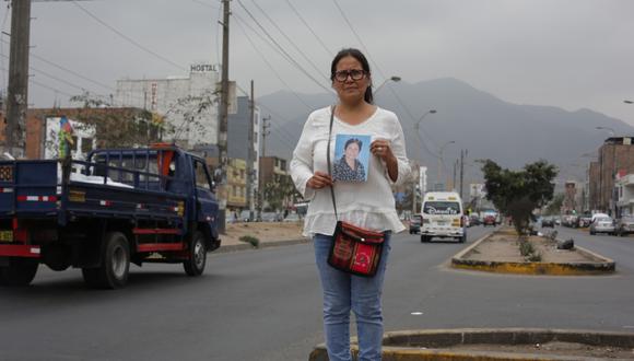 En la cuadra 6 de la avenida Angélica Gamarra, en Los Olivos, un chofer de Taxi Beat sin autorización municipal retrocedió intempestivamente (infracción grave) y mató a la madre de Milenka. (Foto: Marco Ramón)