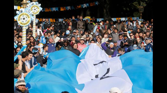 La euforia de los hinchas argentinos en calles de Buenos Aires - 4