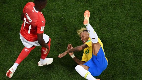La selección de Brasil se midió este domingo ante Suiza por el Mundial Rusia 2018. Luego del empate 1-1, Neymar se retiró del campo cojeando y esto alarmó a comando técnico de la ‘Canarinha’ (Foto: AFP)