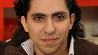 Arabia Saudí aplaza latigazos a activista por razones de salud
