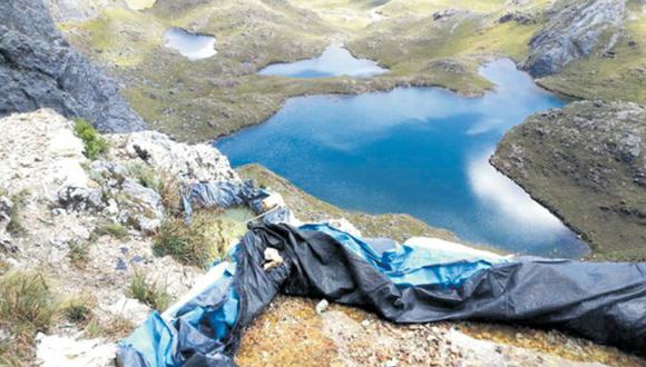 Según la asociación local Andes Sagrados, al menos seis de las 27 lagunas de Huaylillas, en la provincia de Sánchez Carrión, están contaminadas por la minería ilegal.