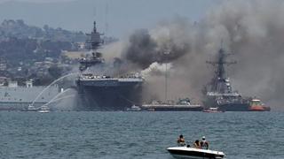 Explosión causa incendio en un buque de la Marina de Estados Unidos en San Diego | FOTOS