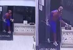 Ladrón vestido de ‘Spiderman’ intenta robar en tienda, pero se lleva una caja vacía