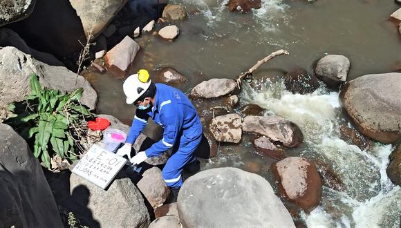 La emulsión asfáltica llegó hasta el río Fortaleza. (Foto: MTC)