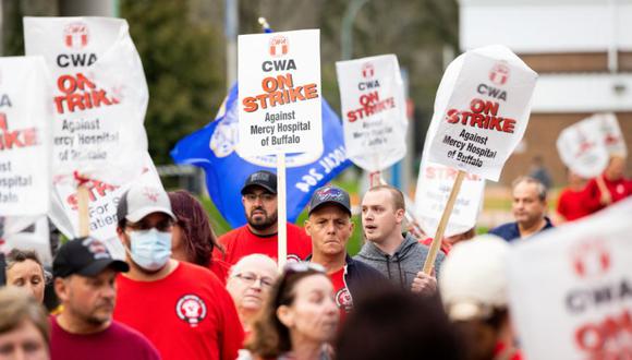 Los trabajadores de la salud participan en una huelga para protestar por las condiciones laborales en los hospitales en medio de la enfermedad del coronavirus (COVID-19), en el Mercy Hospital en Buffalo, Nueva York, EE.UU. (Foto: REUTERS / Lindsay DeDario).