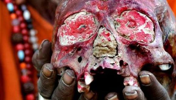 India. Los Aghori usan cráneos humanos para sus rituales. (Foto: EFE)