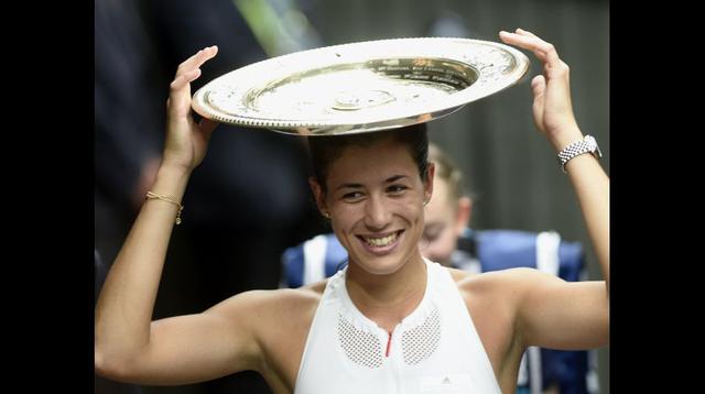 Mugurza muestra su título al mundo.
(Foto: Agencias / Wimbledon)