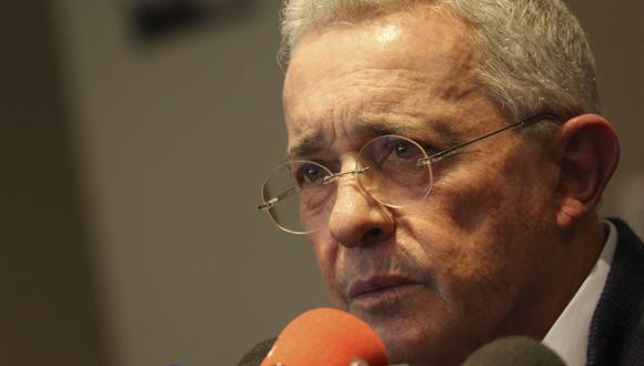 El exmandatario Uribe dijo que denunciará a la Comisión de la Verdad por las declaraciones del comisionado Alejandro Valencia.