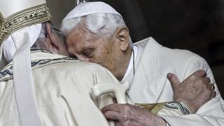 Así fue el encuentro entre Francisco y Benedicto XVI [FOTOS]