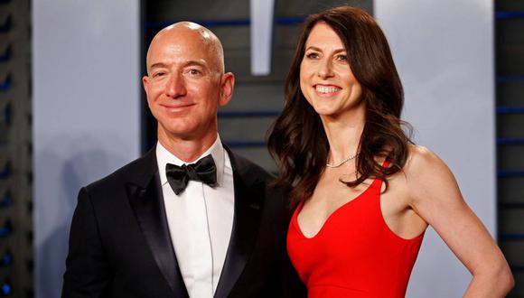Jeff y MacKenzie Bezos. Tras el divorcio, Mackenzie podría recibir US$ 65 mil mlls. en acciones de Amazon. Incluso si obtiene el 1% de su patrimonio neto total, sería uno de los mayores pagos de divorcio de la historia. (Reuters)