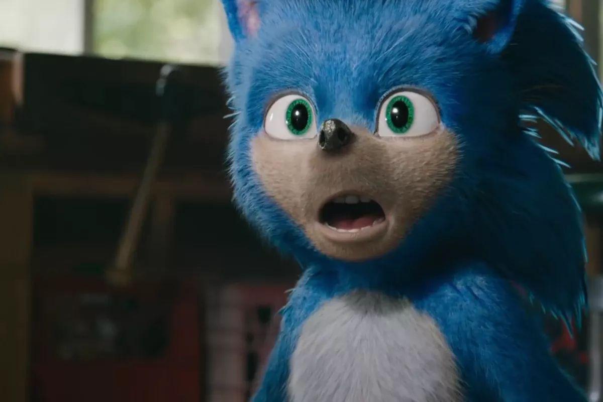 El primer diseño de Sonic bordeaba el 'uncanny valley'. Solo miren esos dientes... (Fuente: Paramount)