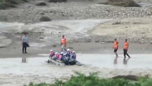 Cuerpo de policía femenina fue rescatado tras ser arrastrado por aguas de la quebrada Juana Ríos, en Chongoyape, Lambayeque | Foto: Captura de video / @ALEXVASQUEZR1