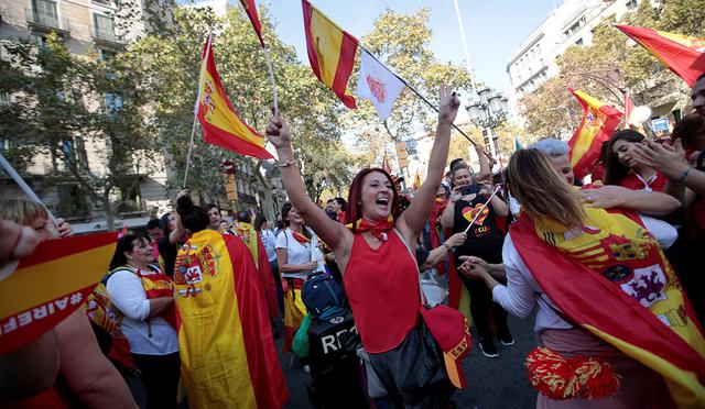 La movilización ha convocado a diferentes grupos que rechazan la independencia de Cataluña. (Foto: EFE)