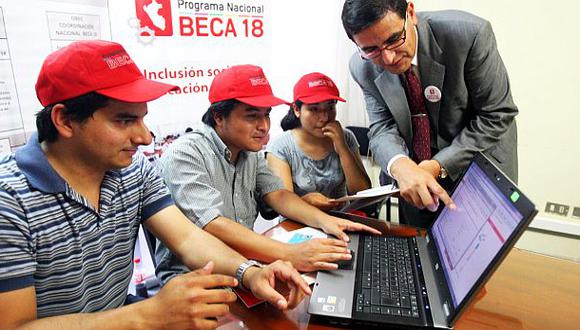 Habrá 25 mil becas para estudiar en Perú y el exterior en 2015