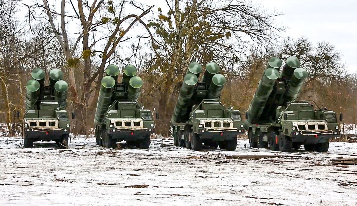 The S-400 air defense system during the joint exercises of the armed forces of Russia and Belarus.  (AFP).