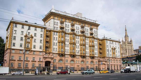 Una vista general tomada el 31 de julio de 2017 muestra el edificio de la embajada de Estados Unidos en Moscú, Rusia. (Mladen ANTONOV / AFP).