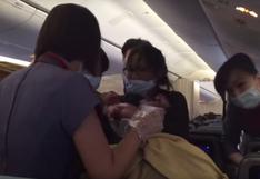 YouTube: bebé nació en avión a unos 30.000 pies de altura | VIDEO