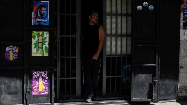 Apagón en Venezuela | Caos, desabastecimiento y muertes: El país petrolero vive más de 60 horas sin energía. (Reuters)