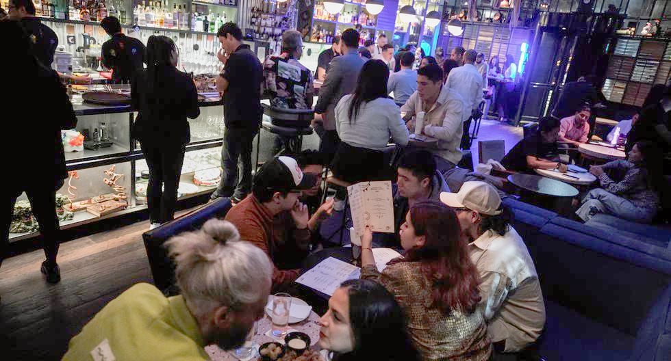 El consumo gastronómico en los bares limeños va en aumento. (Foto: Julio Reaño)