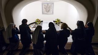 La tumba de Benedicto XVI lista para ser visitada en El Vaticano