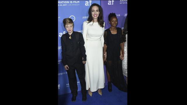 Angelina Jolie y sus hijas Shiloh Nouvel y Zahara Marley, durante el avant premiere de la película "The Breadwinner". (Foto: Agencia)