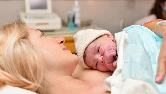 El método de la madre canguro sirve para fortalecer a recién nacidos y bebés con poco peso. (Foto: Freepik)