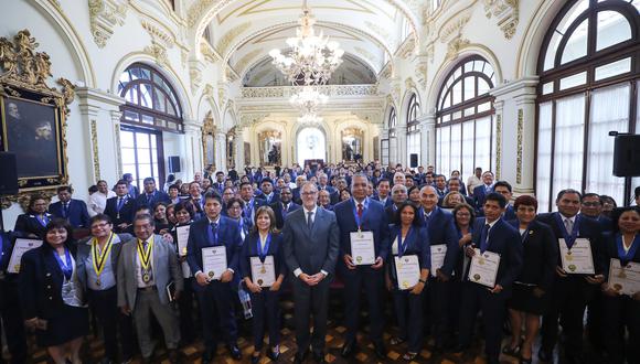 En enero, el alcalde Muñoz reconoció a varios trabajadores municipales por sus 30 años de servicio. (Foto: Municipalidad de Lima)