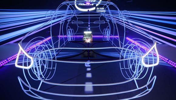 Una pantalla destaca la tecnología de conducción autónoma de Mobileye en el CES 2020. (Foto: AFP)