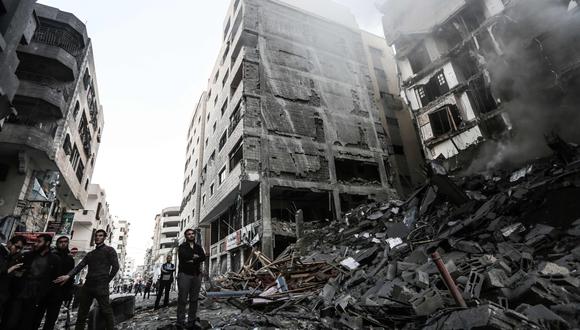 Seis muertos en Gaza y uno en Israel en 24 horas de bombardeos y cohetes. En la imagen, un edificio palestino destruido por los misiles israelíes. (AFP).