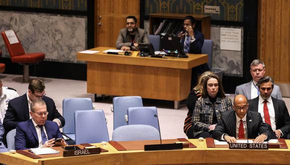 El embajador israelí ante la ONU, Gilad Erdan, y el embajador adjunto de Estados Unidos ante la ONU, Robert Wood, participaron en una reunión del Consejo de Seguridad de las Naciones Unidas sobre la situación en el Medio Oriente . (Foto: Charly Triballeau / AFP)