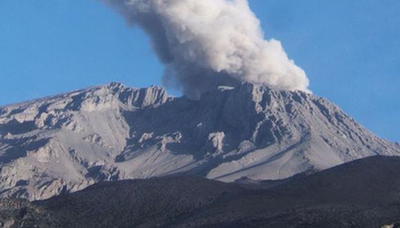 Volcán Ubinas cumplió un mes sin registrar explosiones
