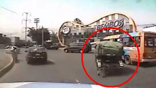 La persecución a avezado ladrón que robaba en mototaxi [VIDEO]