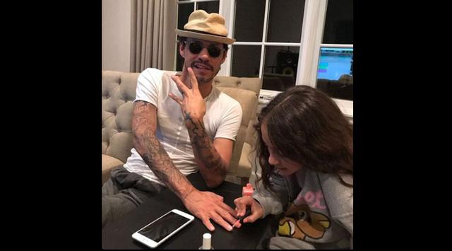 Marc Anthony y Emme, la hija que tiene con Jennifer López, bailaron el baile de moda 'swish swish challenge'. (Foto: Instagram)