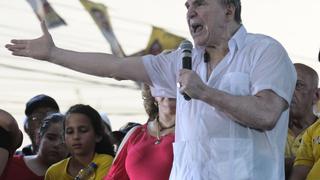 Abdalá Bucaram, expresidente de Ecuador, es internado por paro cardíaco, según su abogado 