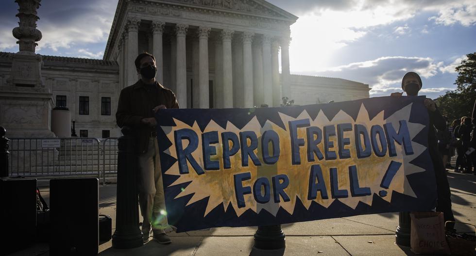 Un cartel 'pro choice' frente al frontis de la Corte Suprema de Estados Unidos, hoy. Bloomberg