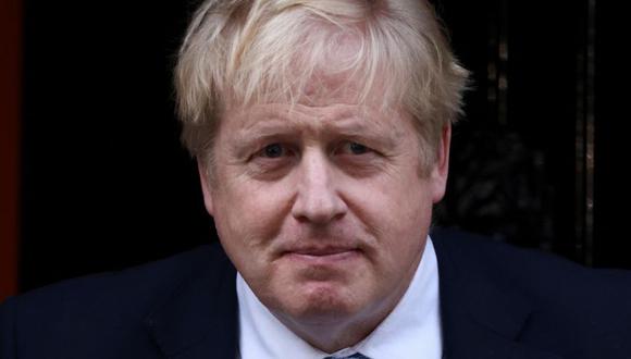 El primer ministro británico, Boris Johnson, camina frente al número 10 de Downing Street en Londres, Gran Bretaña. (Foto: REUTERS/Henry Nicholls).