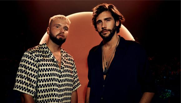 Álvaro Soler (derecha) y DJ Topic (izquierda) estrenaron su nuevo sencillo "Solo para ti". (Crédito: Martin Garcor)