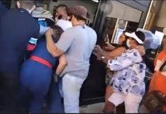 Grupo antivacunas irrumpe por la fuerza en un hospital de Costa Rica e intenta sacar a un menor internado | VIDEO