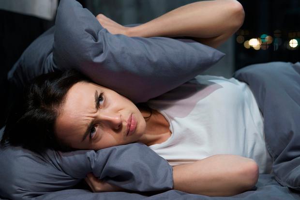 Qué hacer para evitar roncar al dormir: 8 trucos caseros para