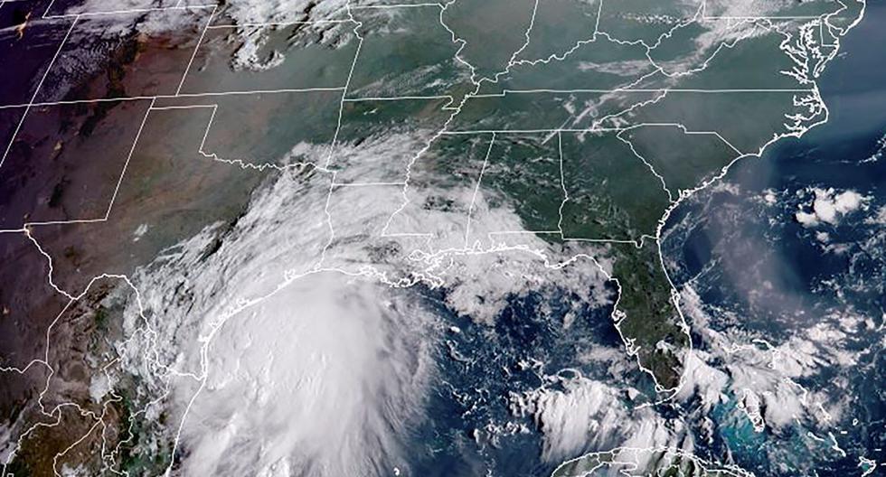 Hurricane Nicholas LIVE Tropical storm weakens but leaves 450,000 homes in Texas without energy  Houston |  Mexico |  Tamaulipas |  Pobla |  Veracruz |  Texas |  Louisiana |  NHC |  United States  VIDEO |  WORLD