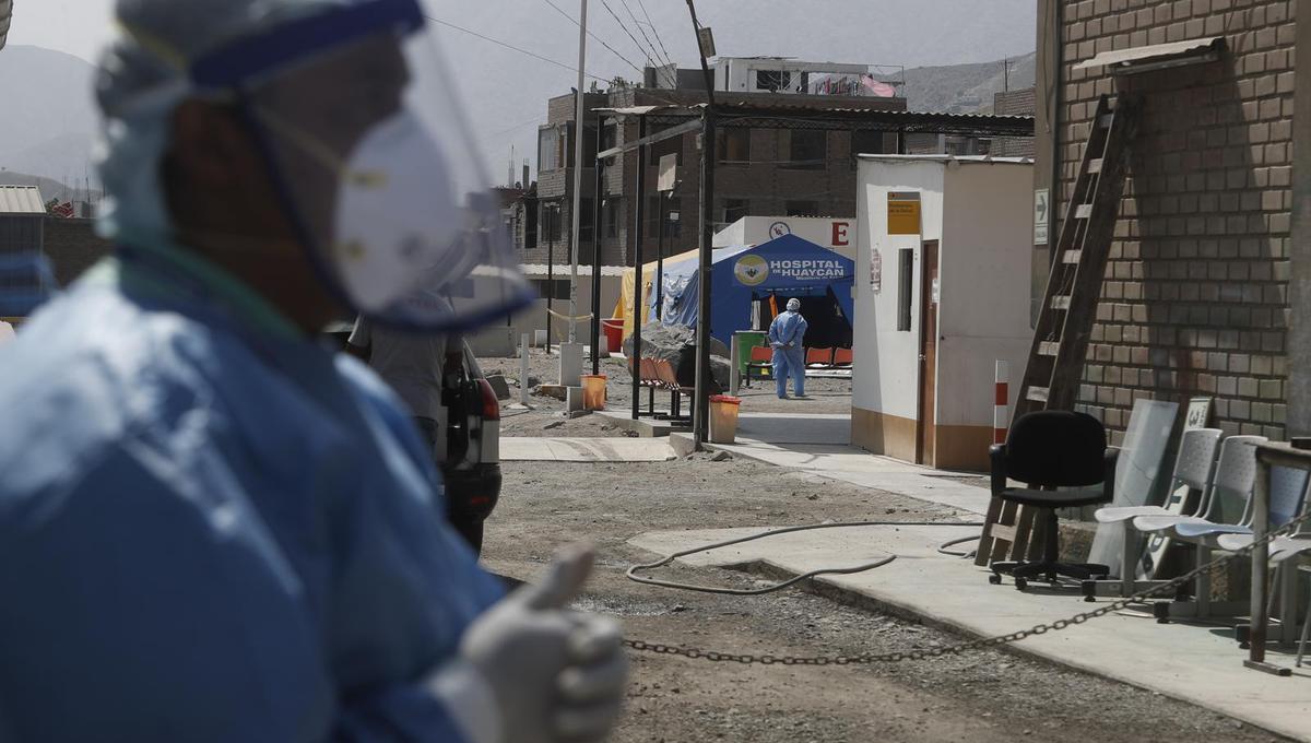 Días de crisis y alto riesgo ante el COVID-19 se vive en el Hospital de Huaycán. Al menos 18 trabajadores de distintas áreas han contraído el mal. (Foto: César Campos)