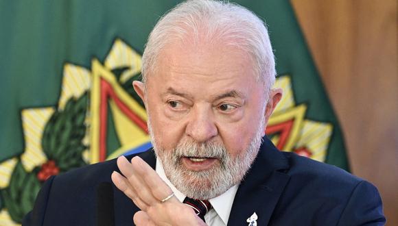 El presidente brasileño, Luiz Inacio Lula da Silva, habla durante una reunión ministerial para celebrar los primeros 100 días de su gobierno en el Palacio Planalto en Brasilia el 10 de abril de 2023. (Foto de EVARISTO SA / AFP)