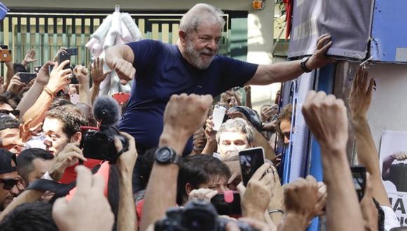 YouTube: Lula da Silva fue llevado en andas por una multitud tras su discurso. (Foto: AP)