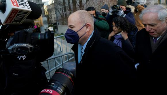 El exabogado Michael Avenatti llega a un tribunal federal en Manhattan para su juicio penal el 27 de enero de 2022 en Nueva York. (Foto de TIMOTEO A. CLARY / AFP)