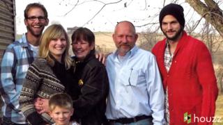 Ashton Kutcher sorprendió a su mamá con casa nueva [VIDEO]