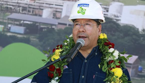 El presidente boliviano, Luis Arce, hablando durante la inauguración de la primera planta de biodiesel en la región de Santa Cruz de Bolivia el 26 de marzo de 2024. (Foto de Handout / YPFB / AFP)