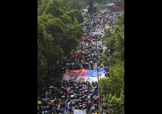 Miles de chilenos vuelven a las calles en rechazo a las AFP - 2