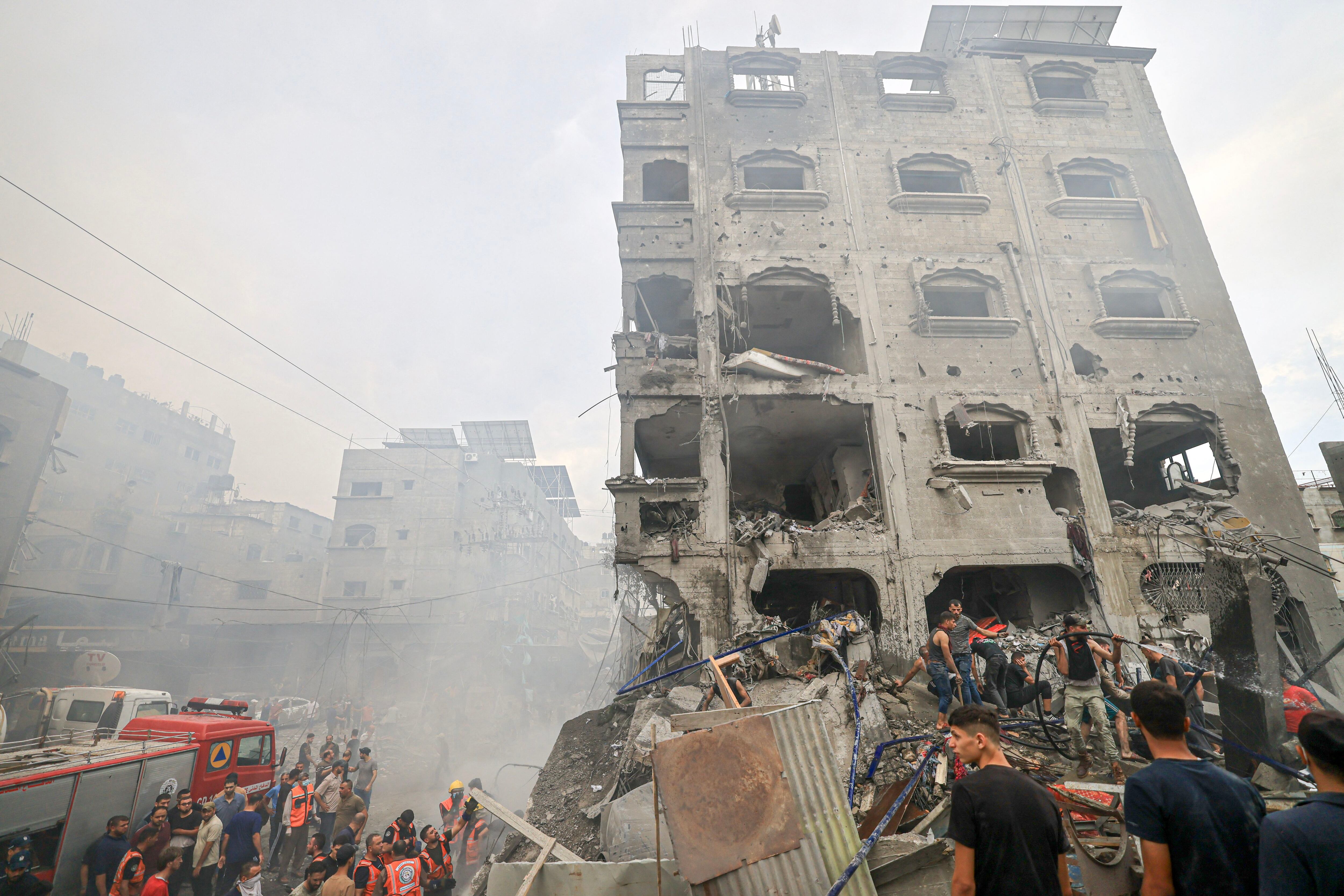 Palestinians search for survivors after an Israeli air strike on buildings in the Jabalia refugee camp, in the Gaza Strip, on October 9, 2023. (Photo by Mahmud HAMS/AFP).