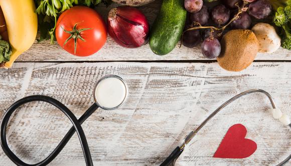 6 alimentos que debemos comer para reducir la presión arterial alta.